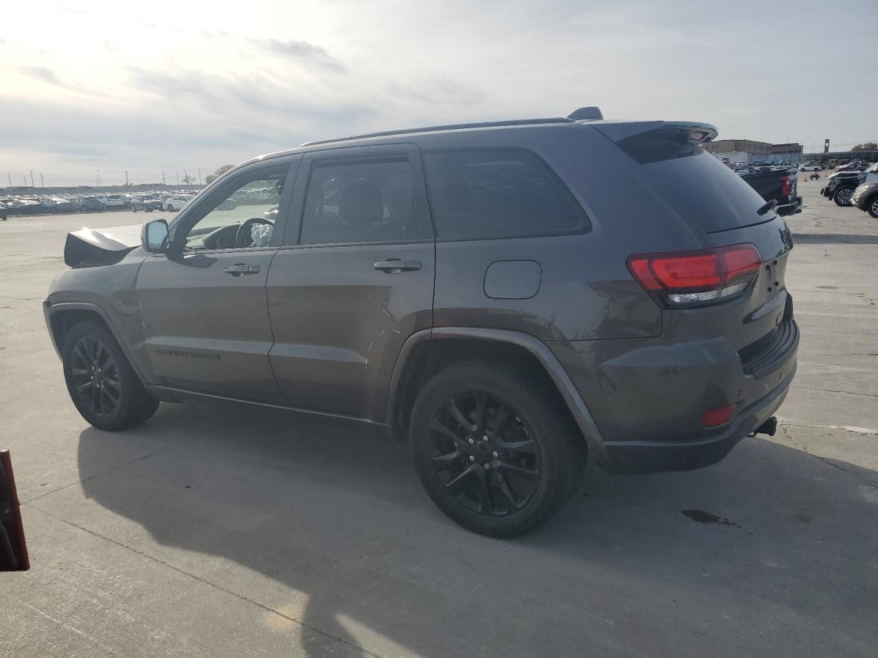 2020 Jeep Grand Cherokee - Image 2