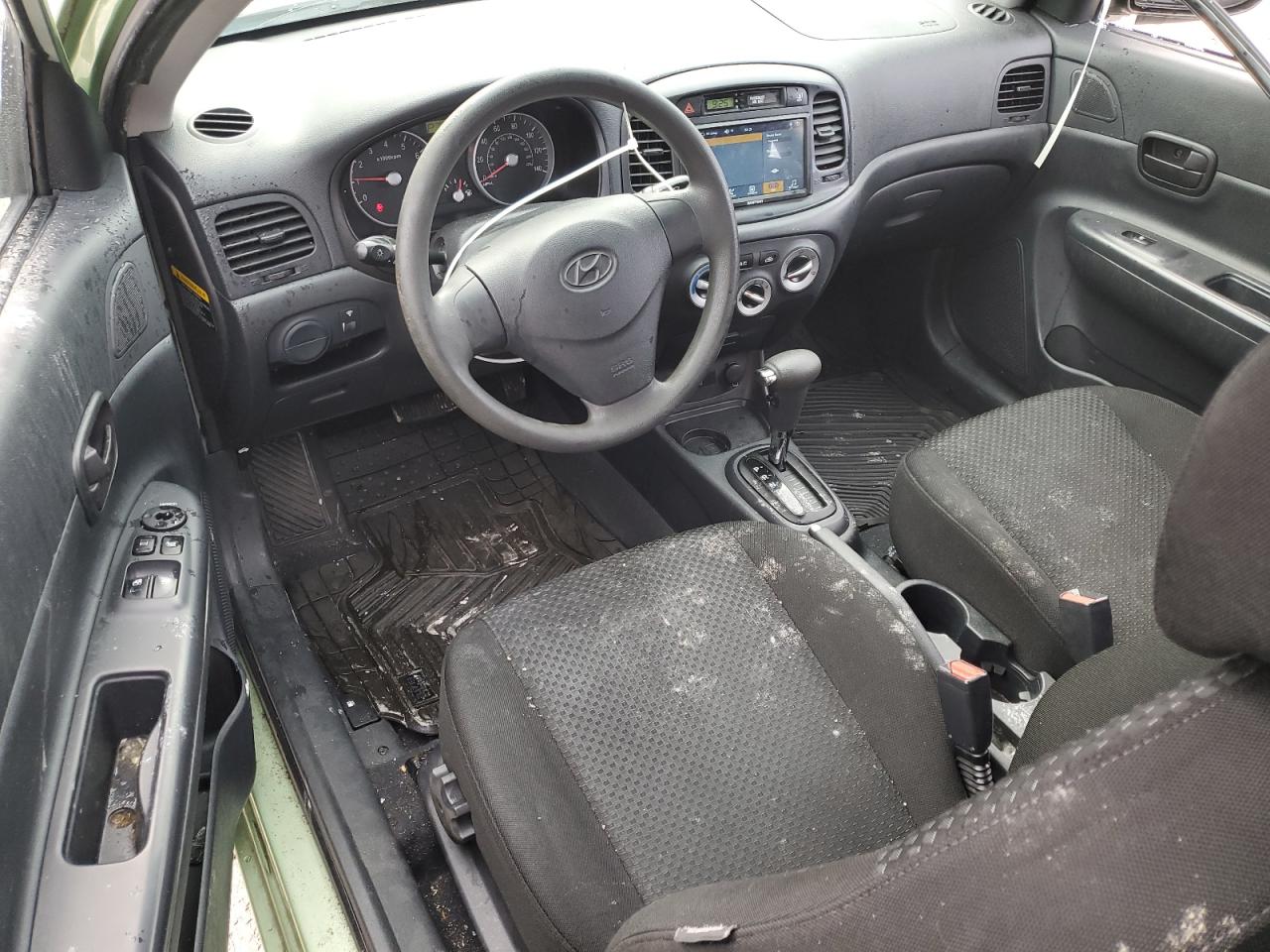 2009 Hyundai Accent - Image 8