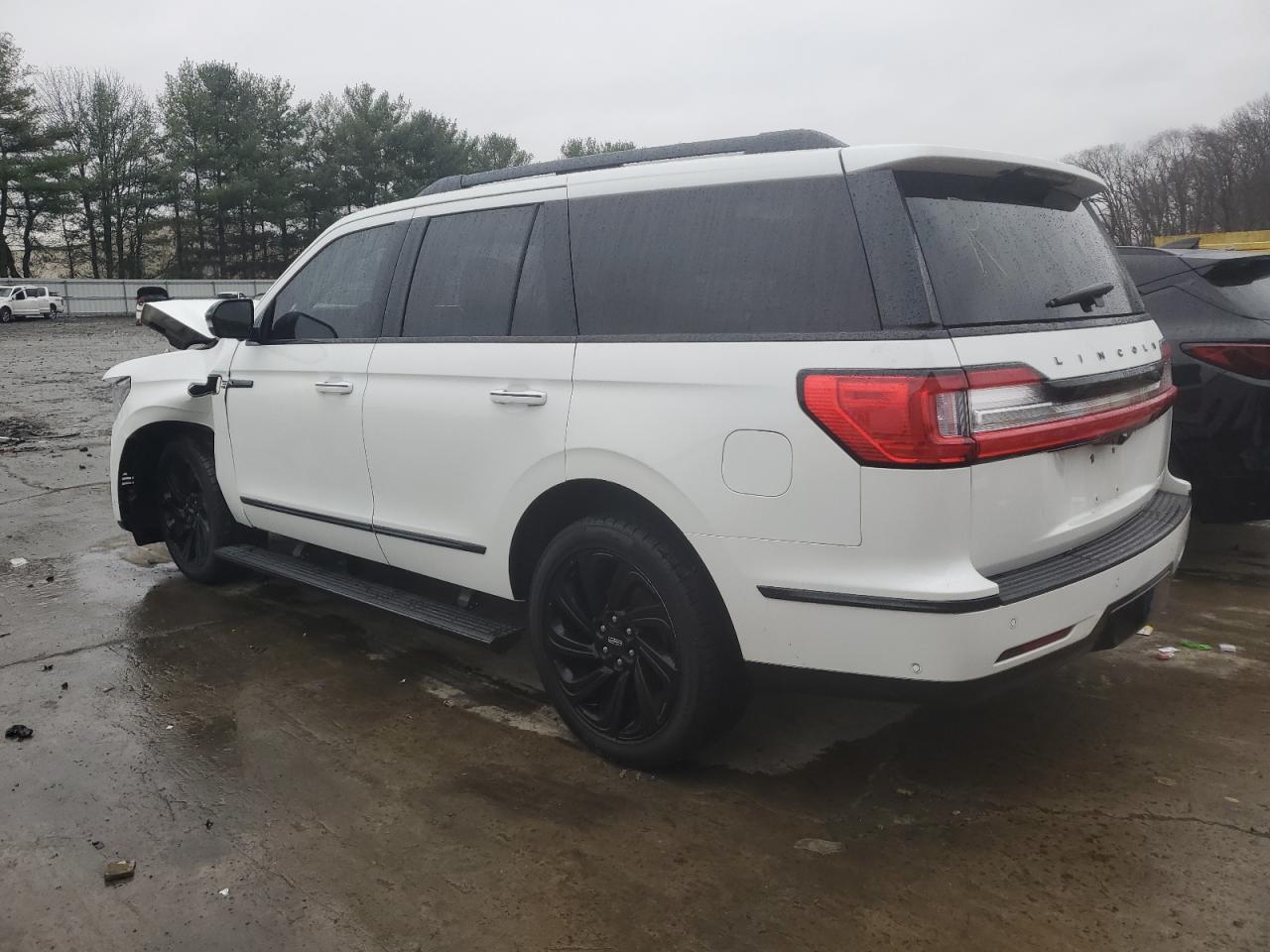 2020 Lincoln Navigator - Image 2