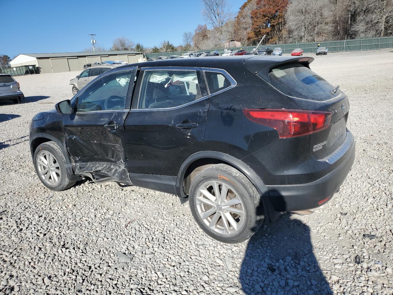 2017 Nissan Rogue - Image 2