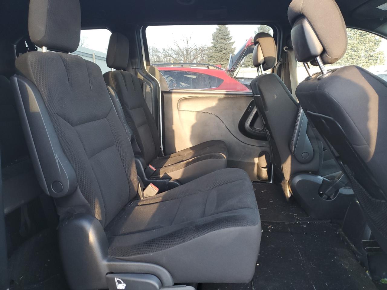 2019 Dodge Caravan - Image 11