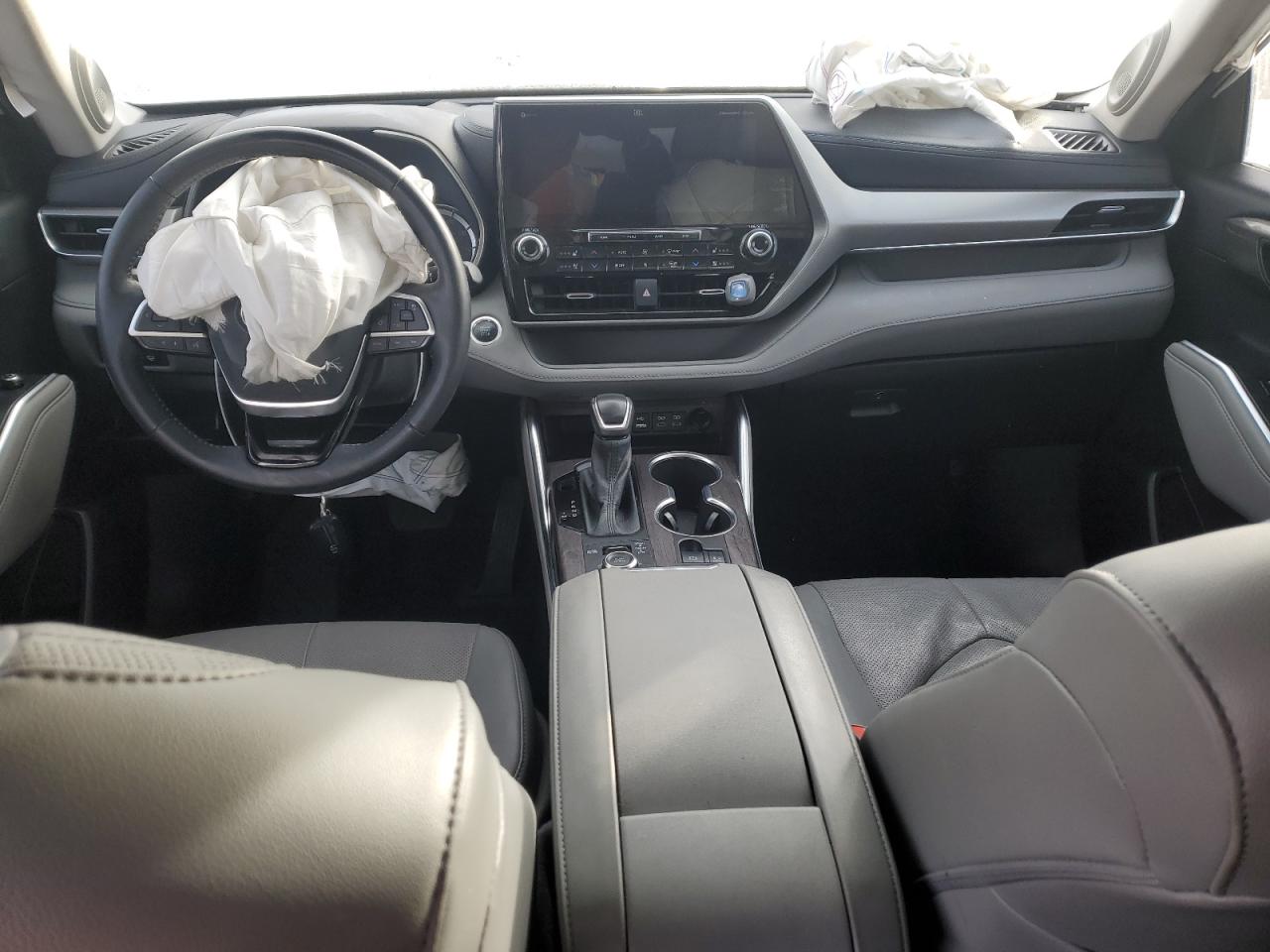 2022 Toyota Highlander Platinum VIN: 5TDFZRBH8NS174409 Lot: 83813594