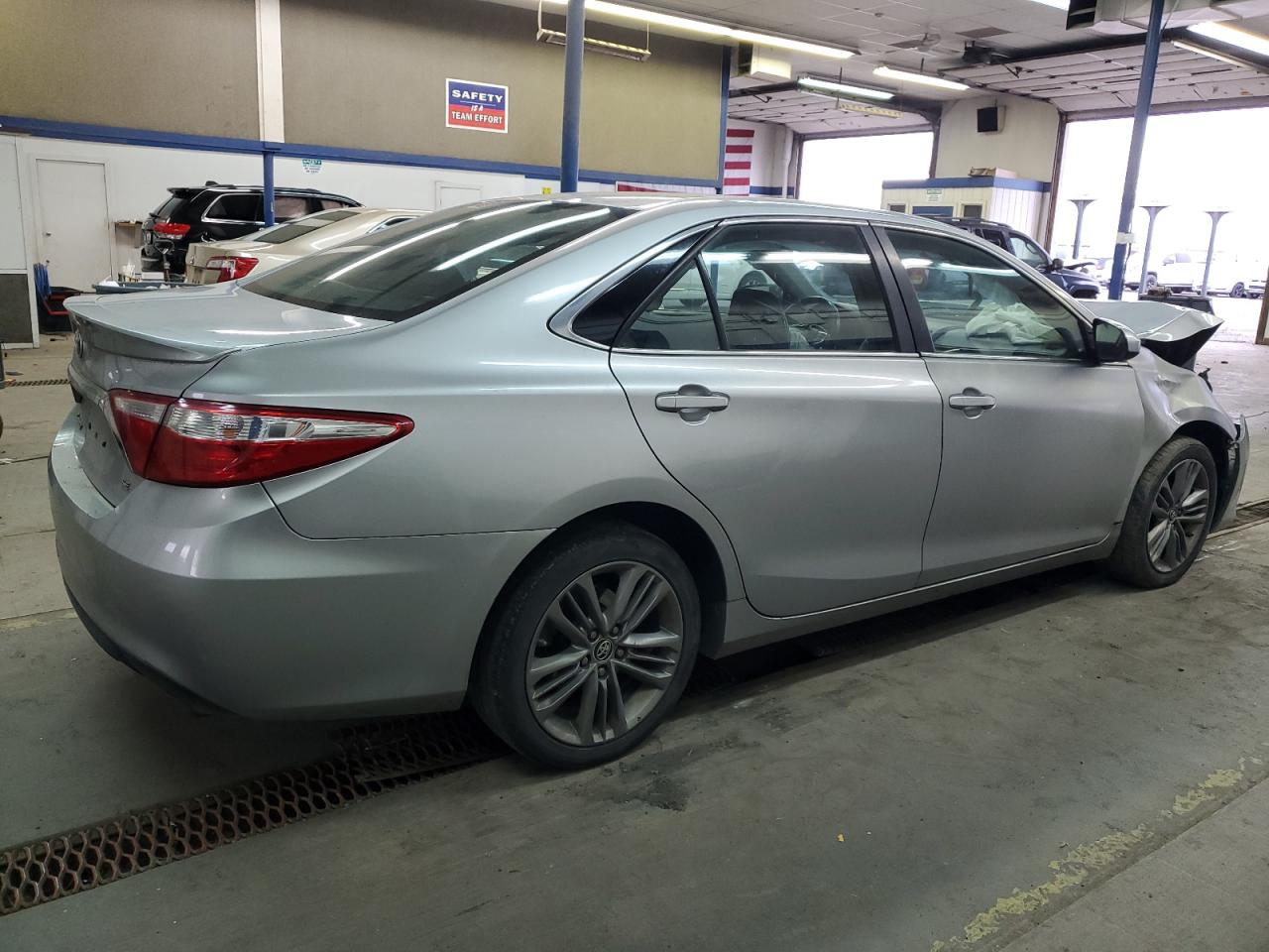 VIN 4T1BF1FKXGU137435 2016 TOYOTA CAMRY no.3