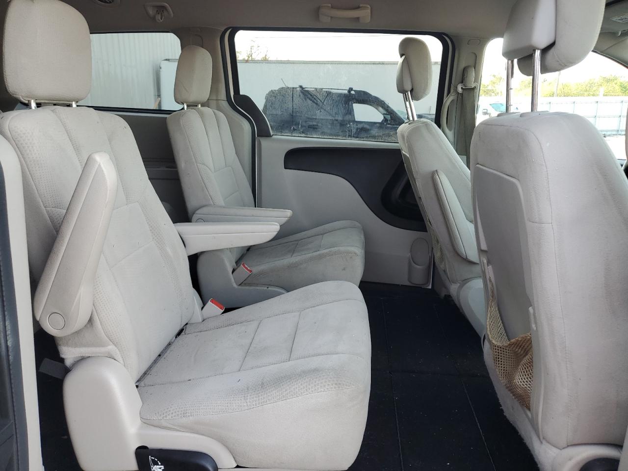 2013 Dodge Caravan - Image 11