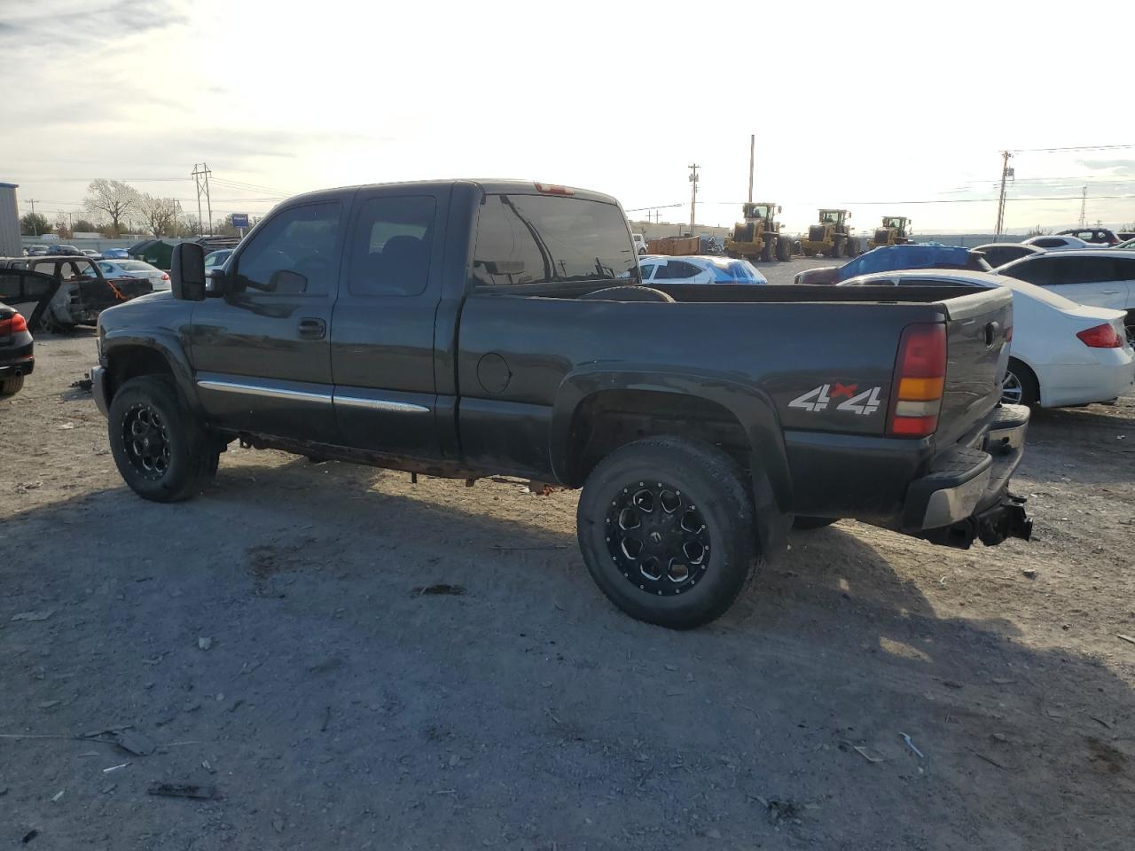 2003 GMC Sierra - Image 2