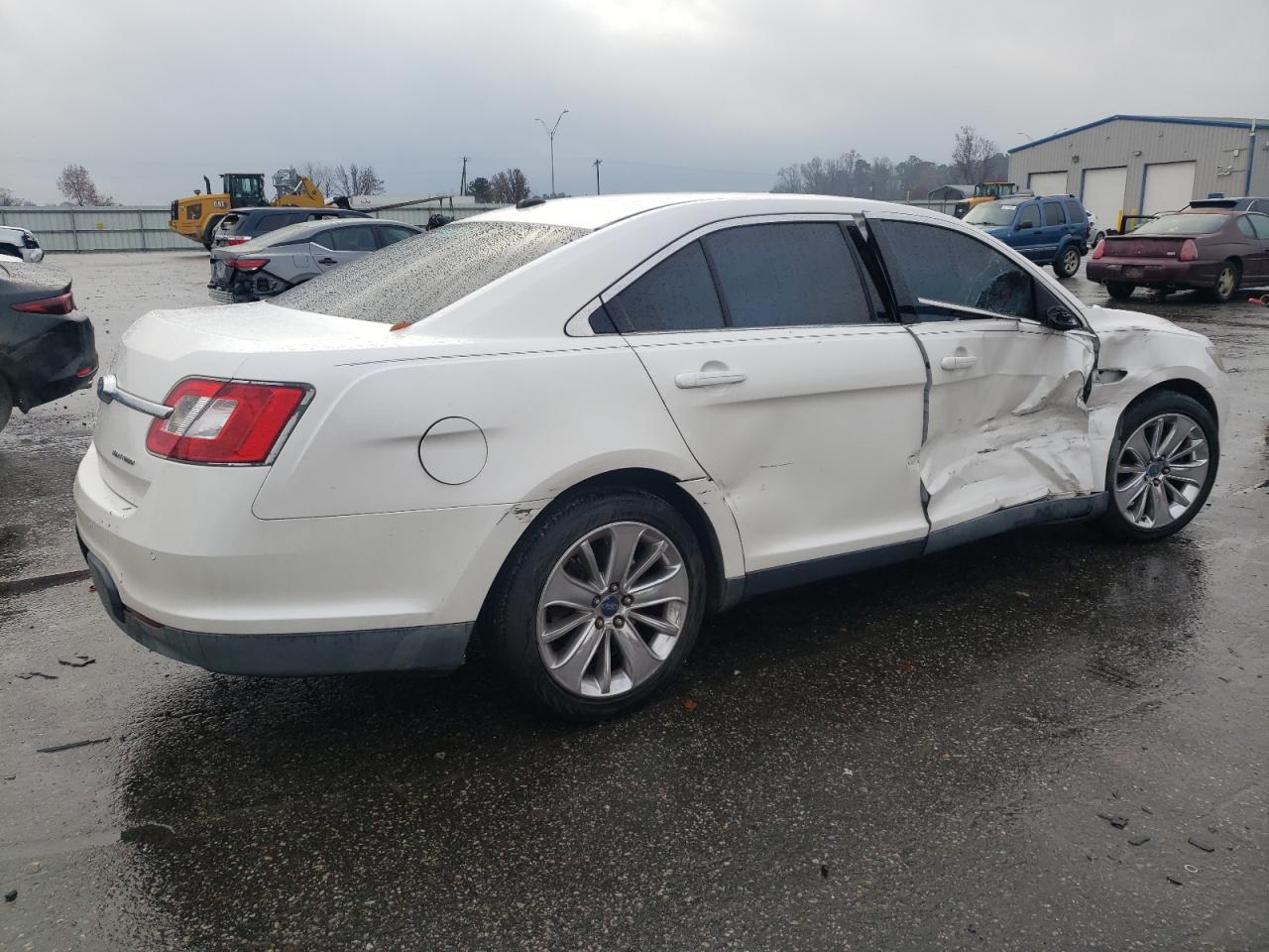 2011 Ford Taurus - Image 3