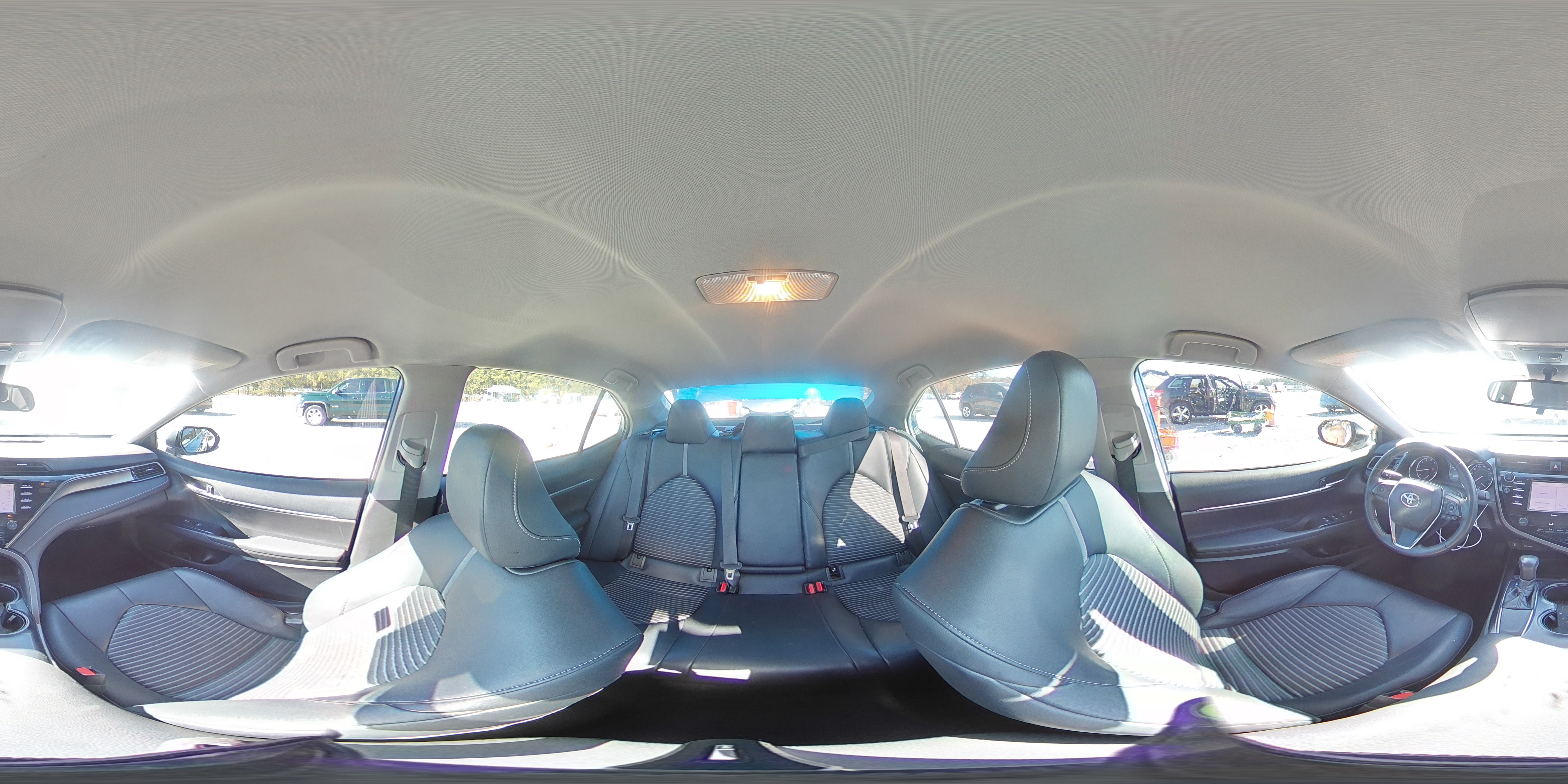 2020 Toyota Camry - Image 14