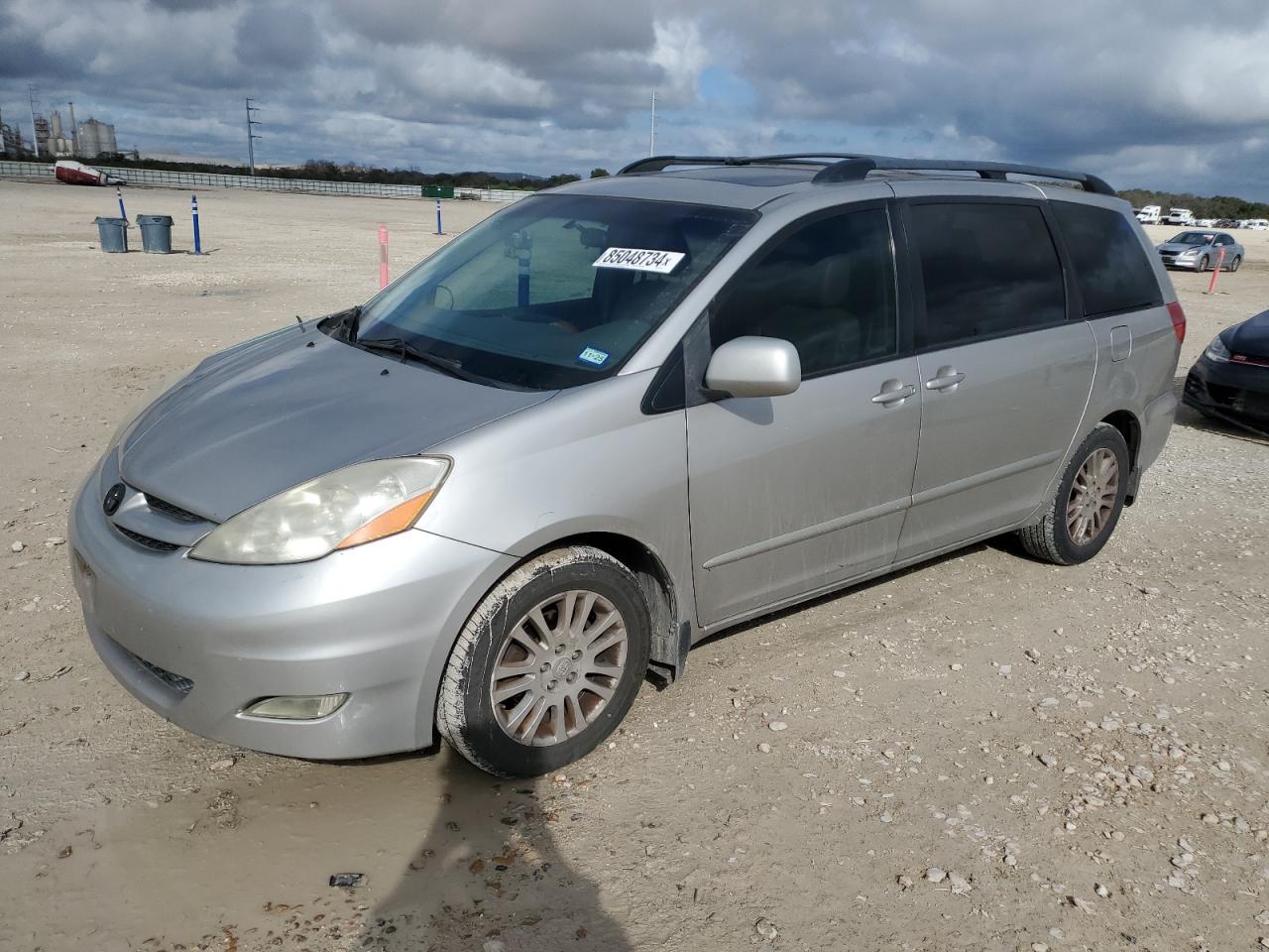 2009 Toyota Sienna - Image 1