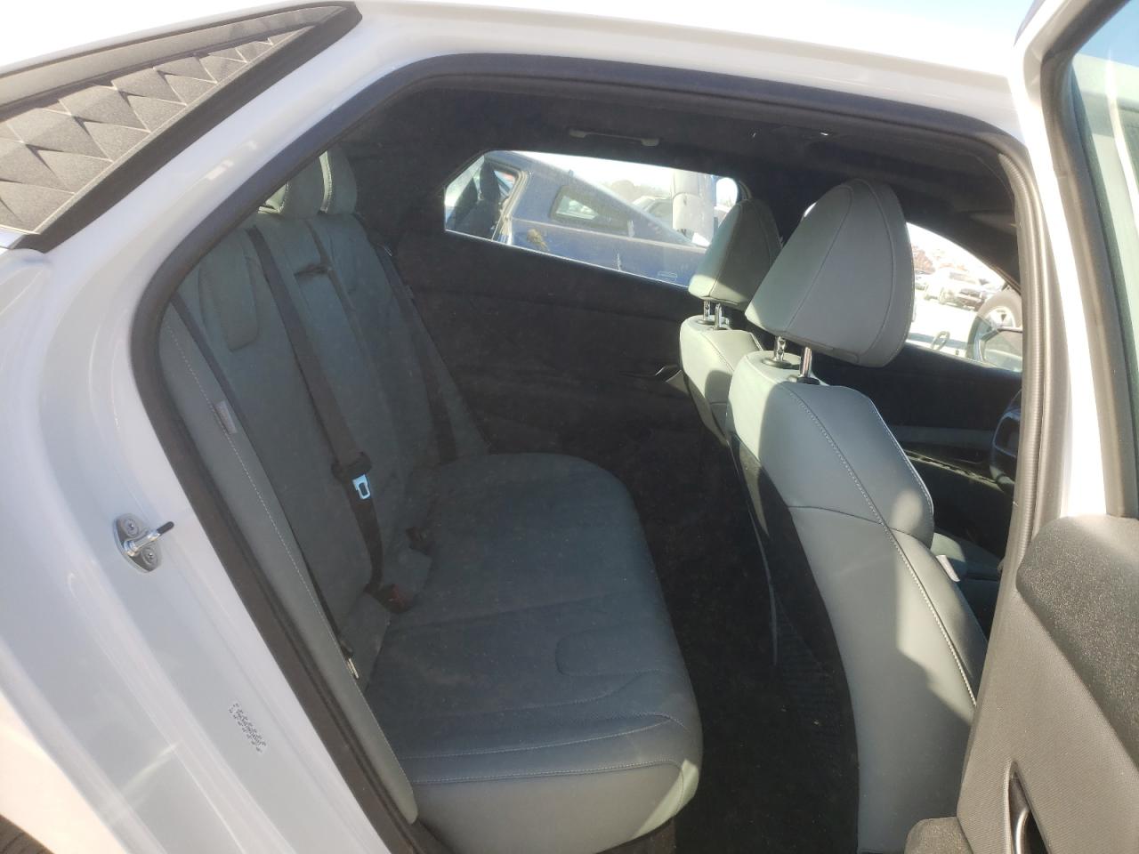 2024 Hyundai Elantra - Image 10
