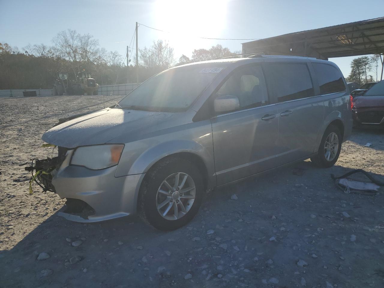 VIN 2C4RDGCG3JR240728 2018 DODGE CARAVAN no.1