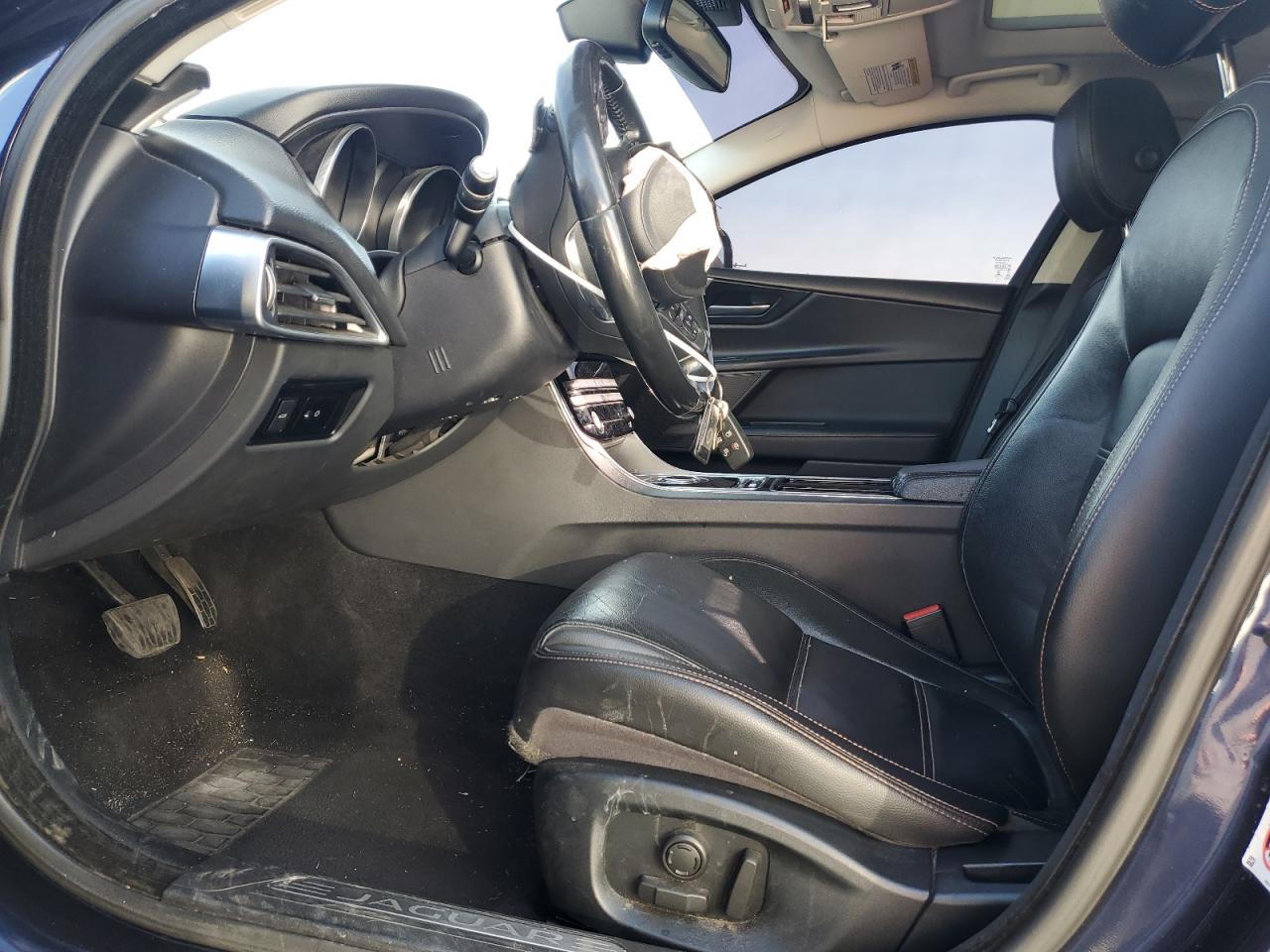 2018 Jaguar XE - Image 7