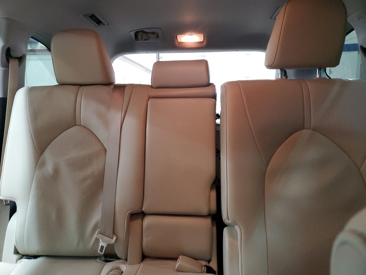 2020 Toyota Highlander - Image 10