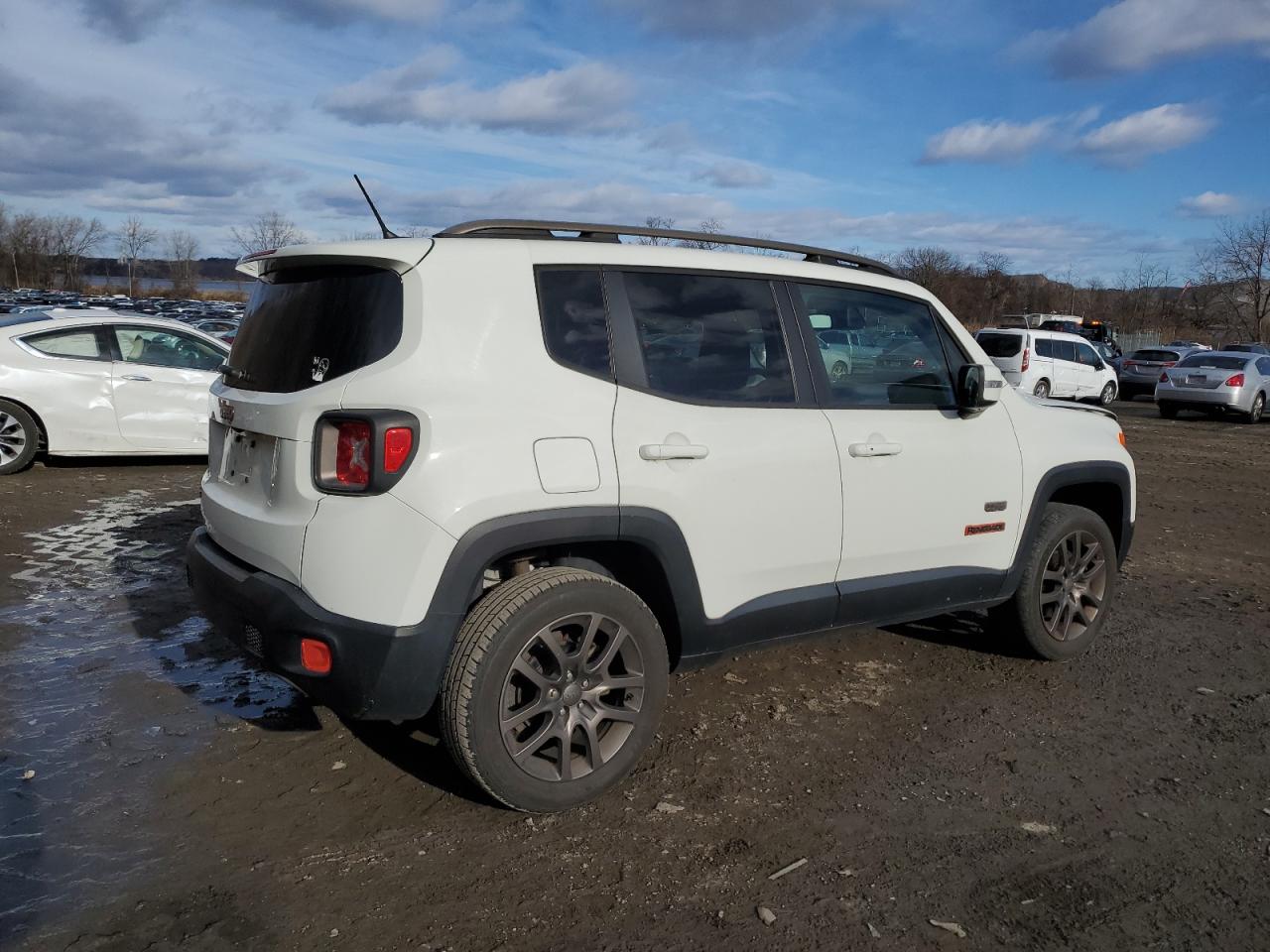 2016 Jeep Renegade - Image 3