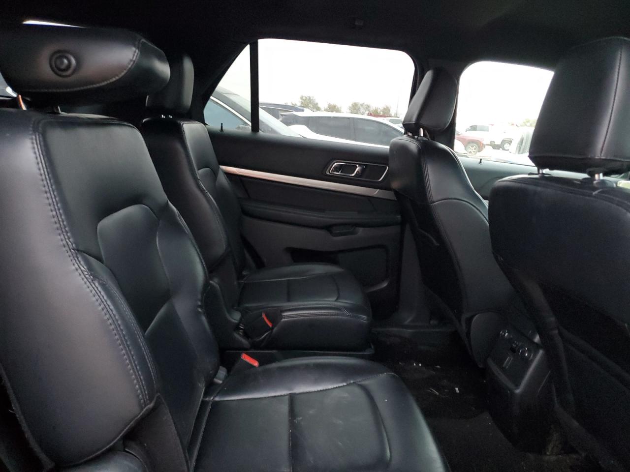 2019 Ford Explorer - Image 11