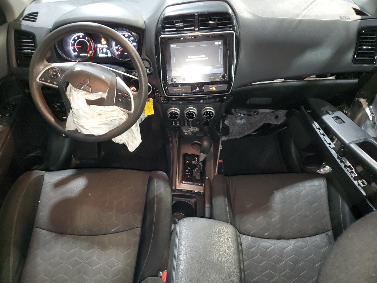 2020 Mitsubishi Outlander - Image 8