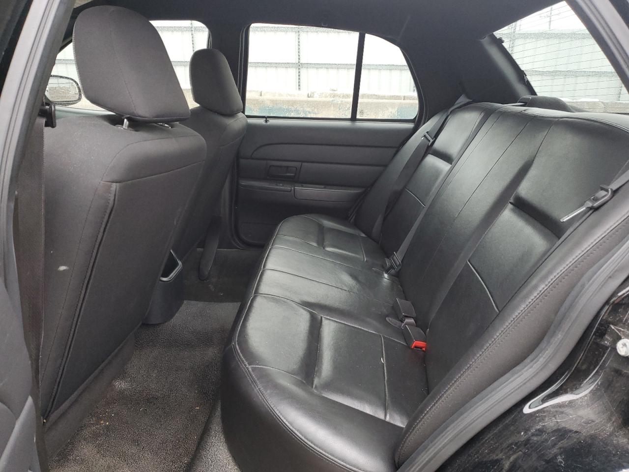 2006 Ford Crown Victoria - Image 10