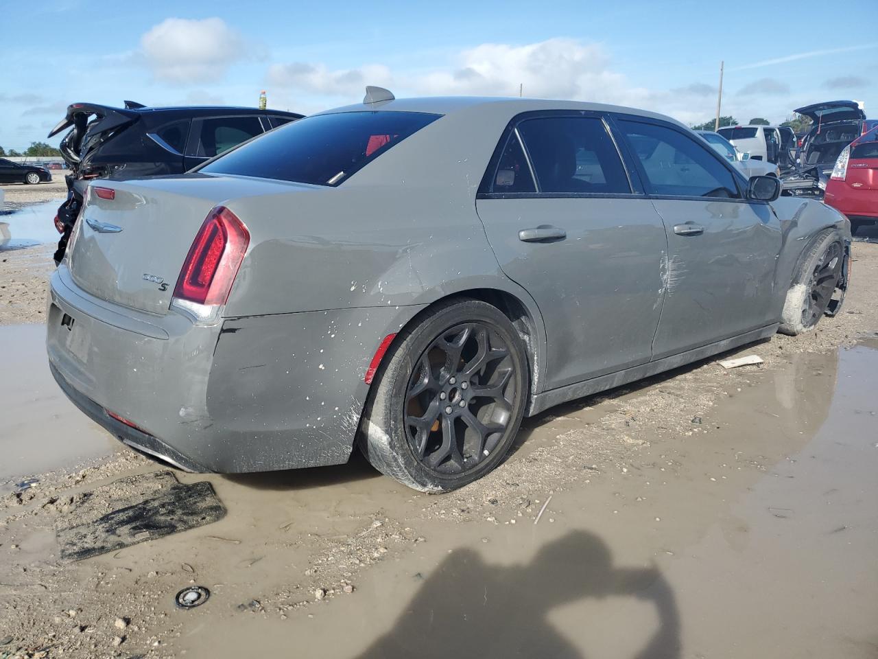 VIN 2C3CCABG4KH559557 2019 CHRYSLER 300 no.3