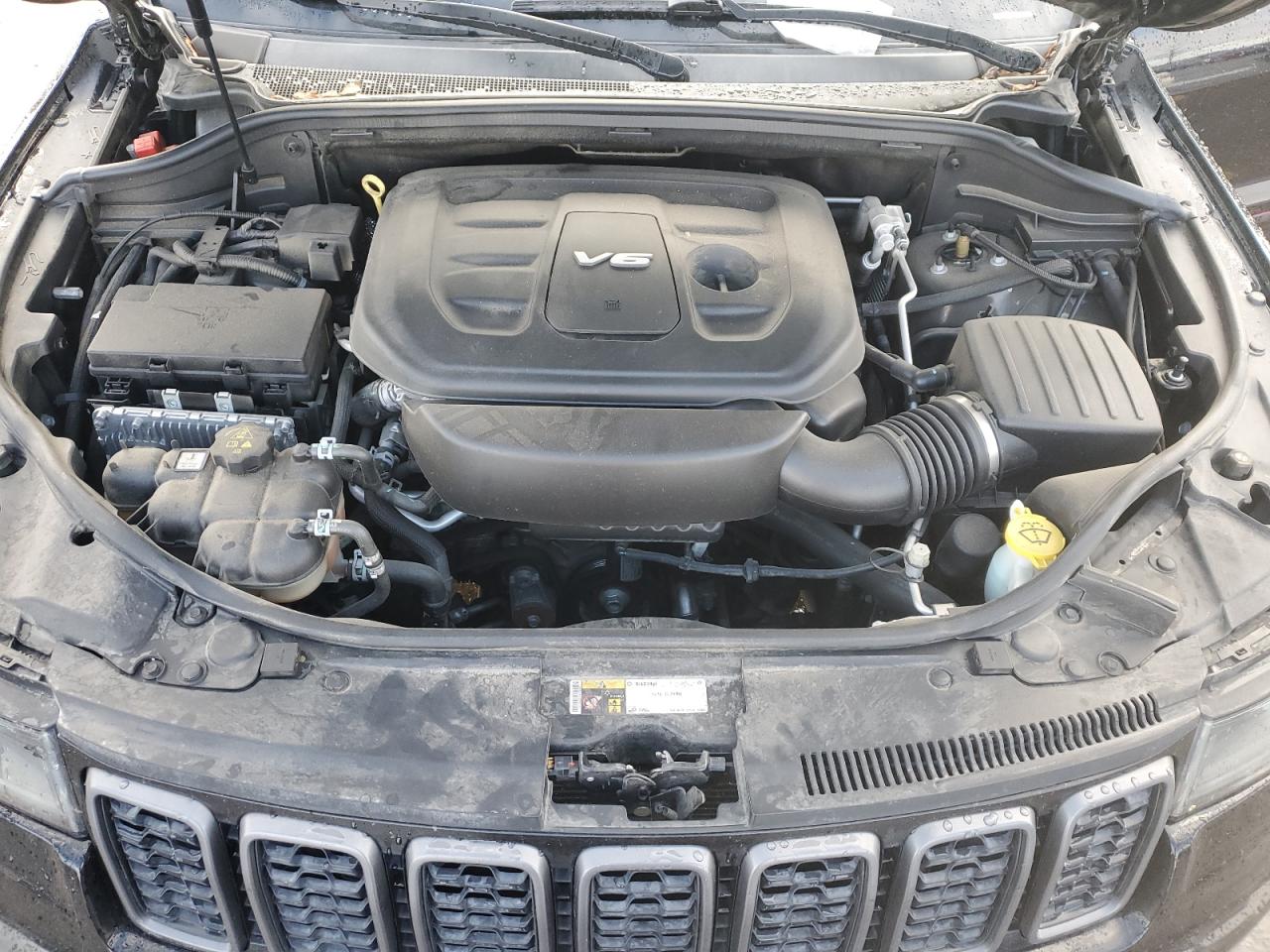 2017 Jeep Grand Cherokee - Image 12