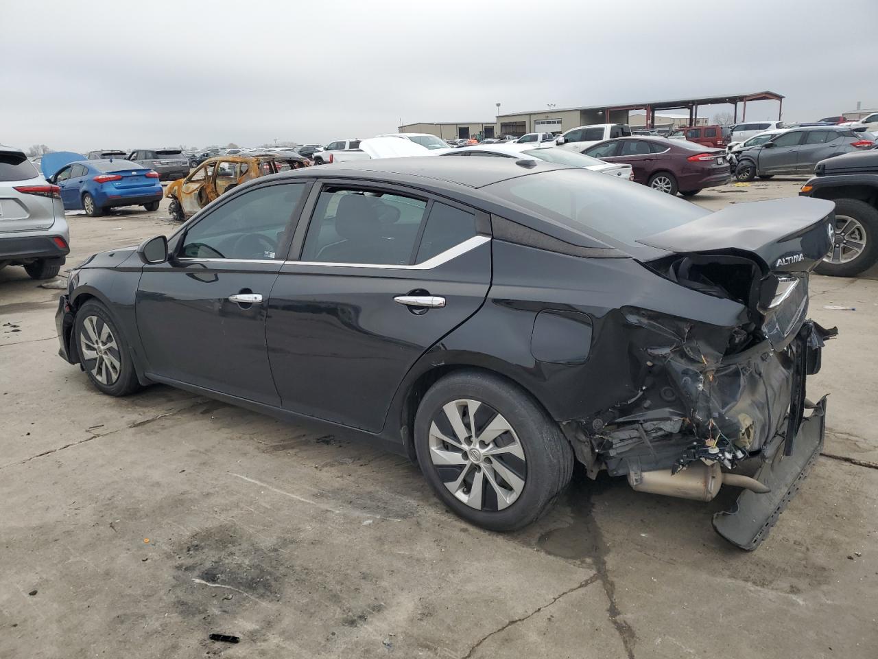 2020 Nissan Altima - Image 2