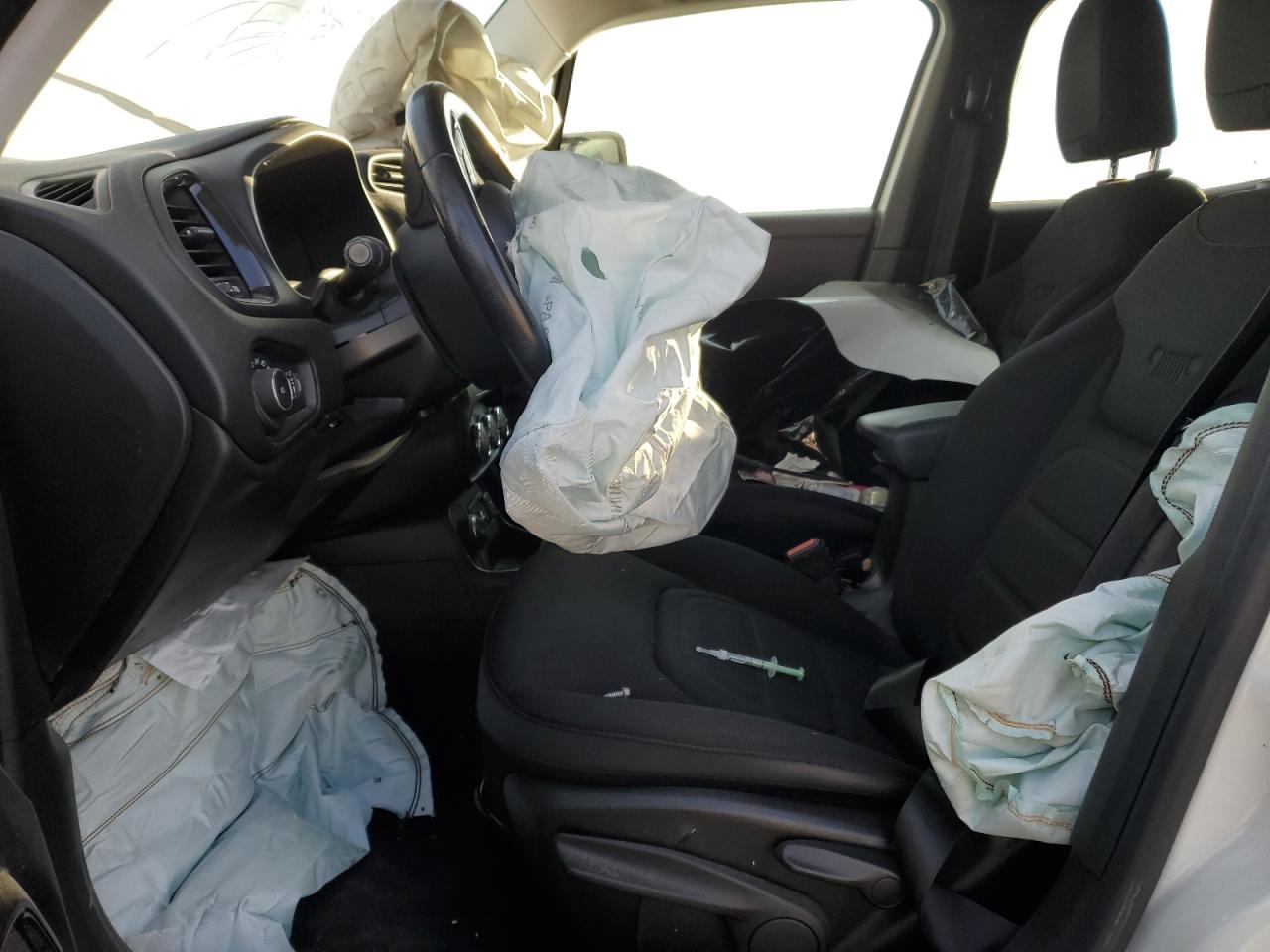 2017 Jeep Renegade - Image 7