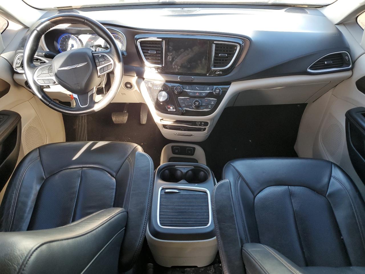 2018 Chrysler Pacifica - Image 8