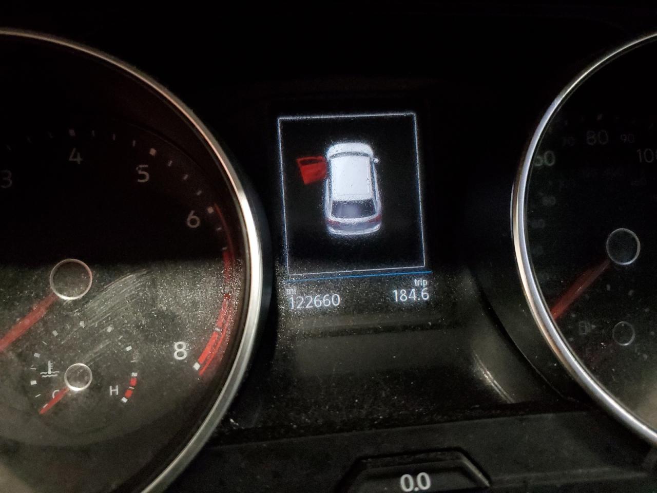 2018 Volkswagen Tiguan - Image 9