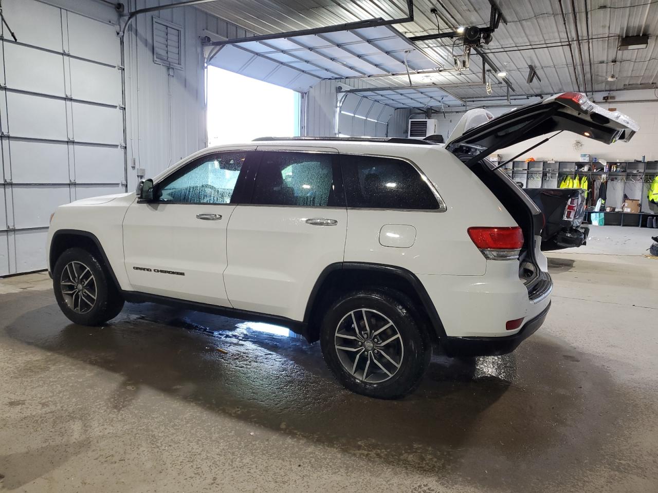 2018 Jeep Grand Cherokee - Image 2