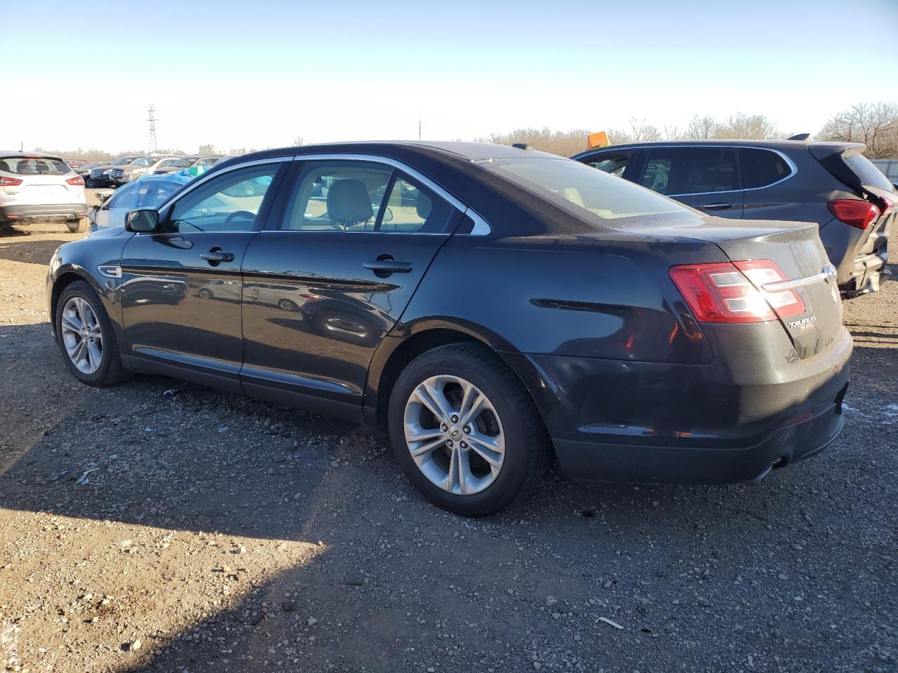 VIN 1FAHP2D8XFG189207 2015 FORD TAURUS no.2