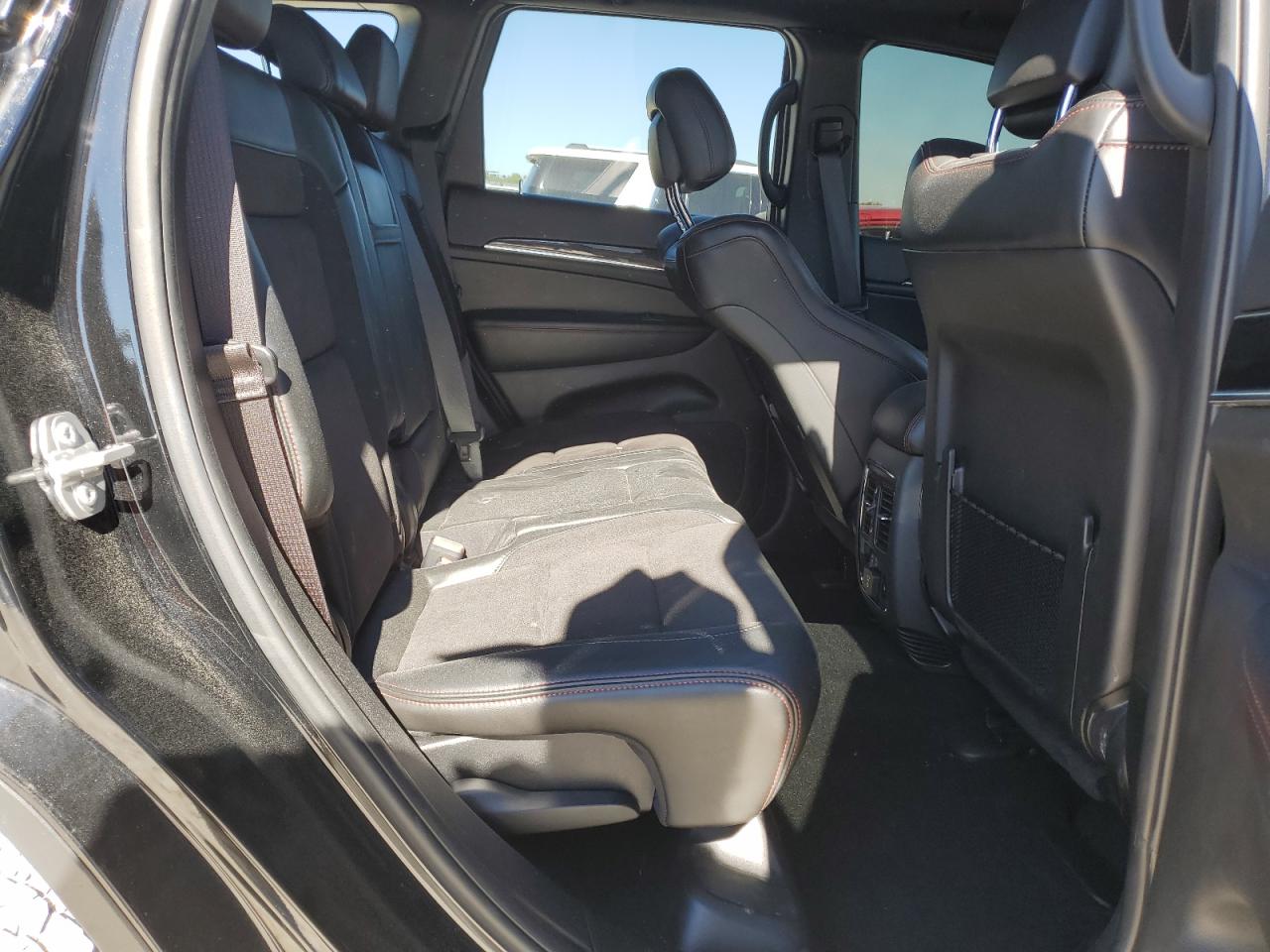 2020 Jeep Grand Cherokee - Image 11