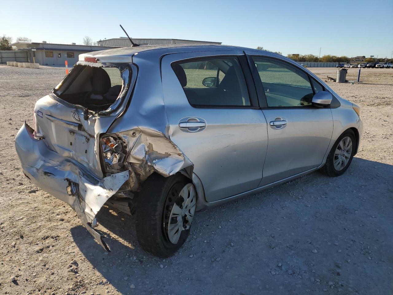 VIN JTDKTUD32DD561357 2013 TOYOTA YARIS no.3