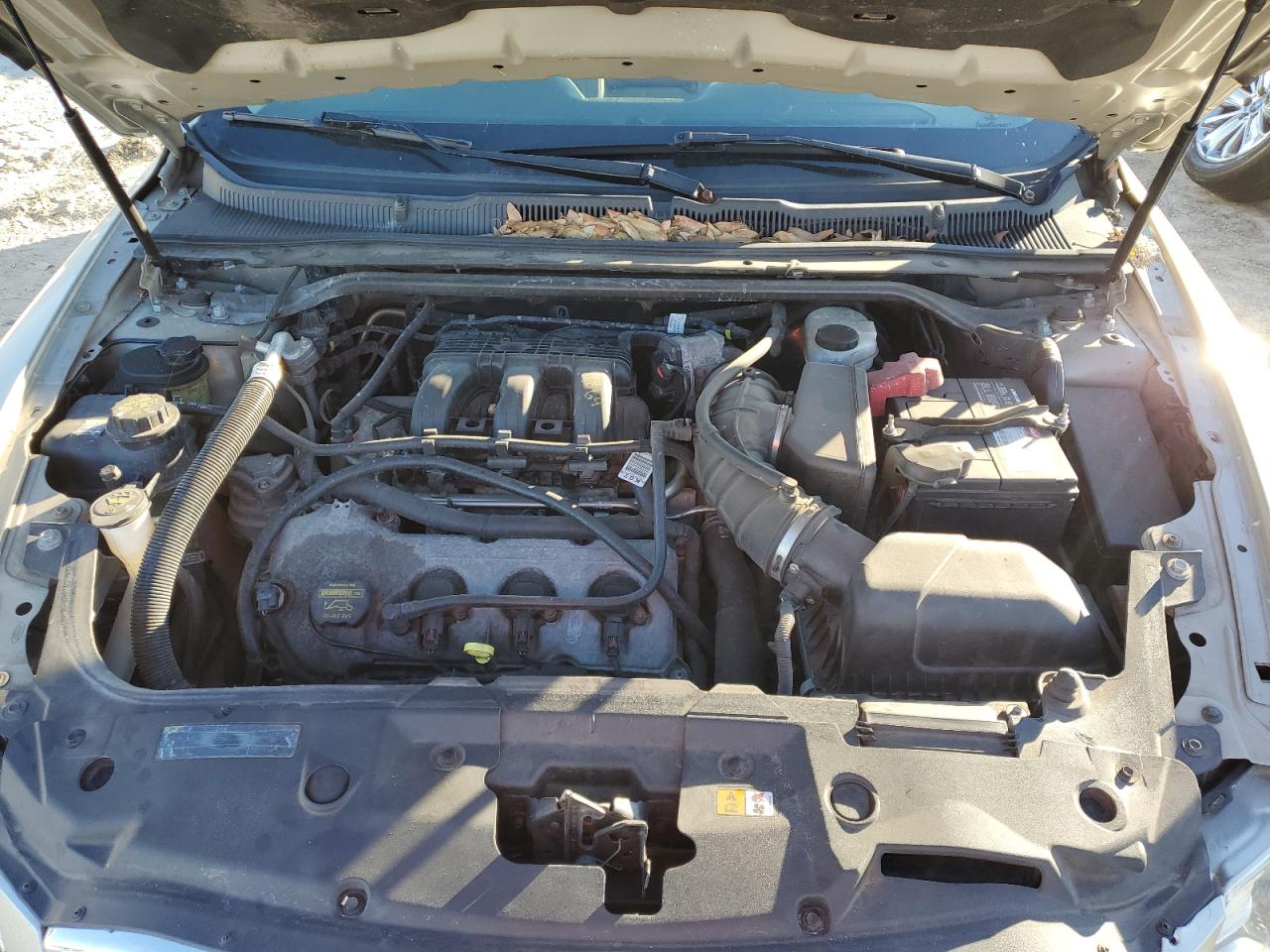 2011 Ford Taurus - Image 11