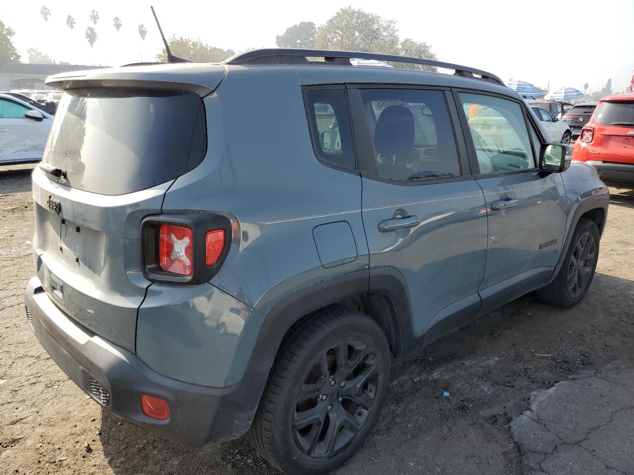 VIN ZACCJABB9JPH43248 2018 JEEP RENEGADE no.3