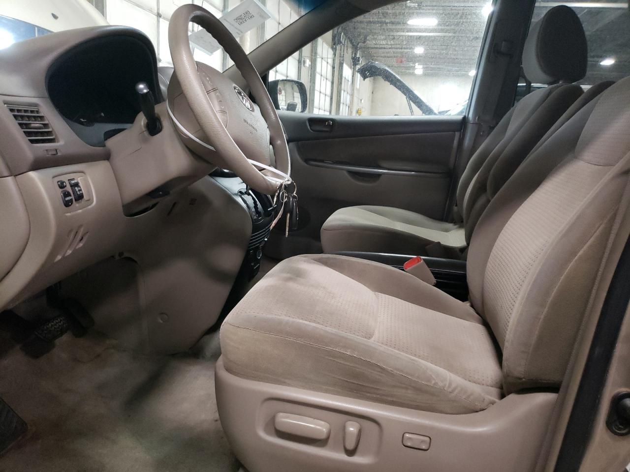 2009 Toyota Sienna - Image 7