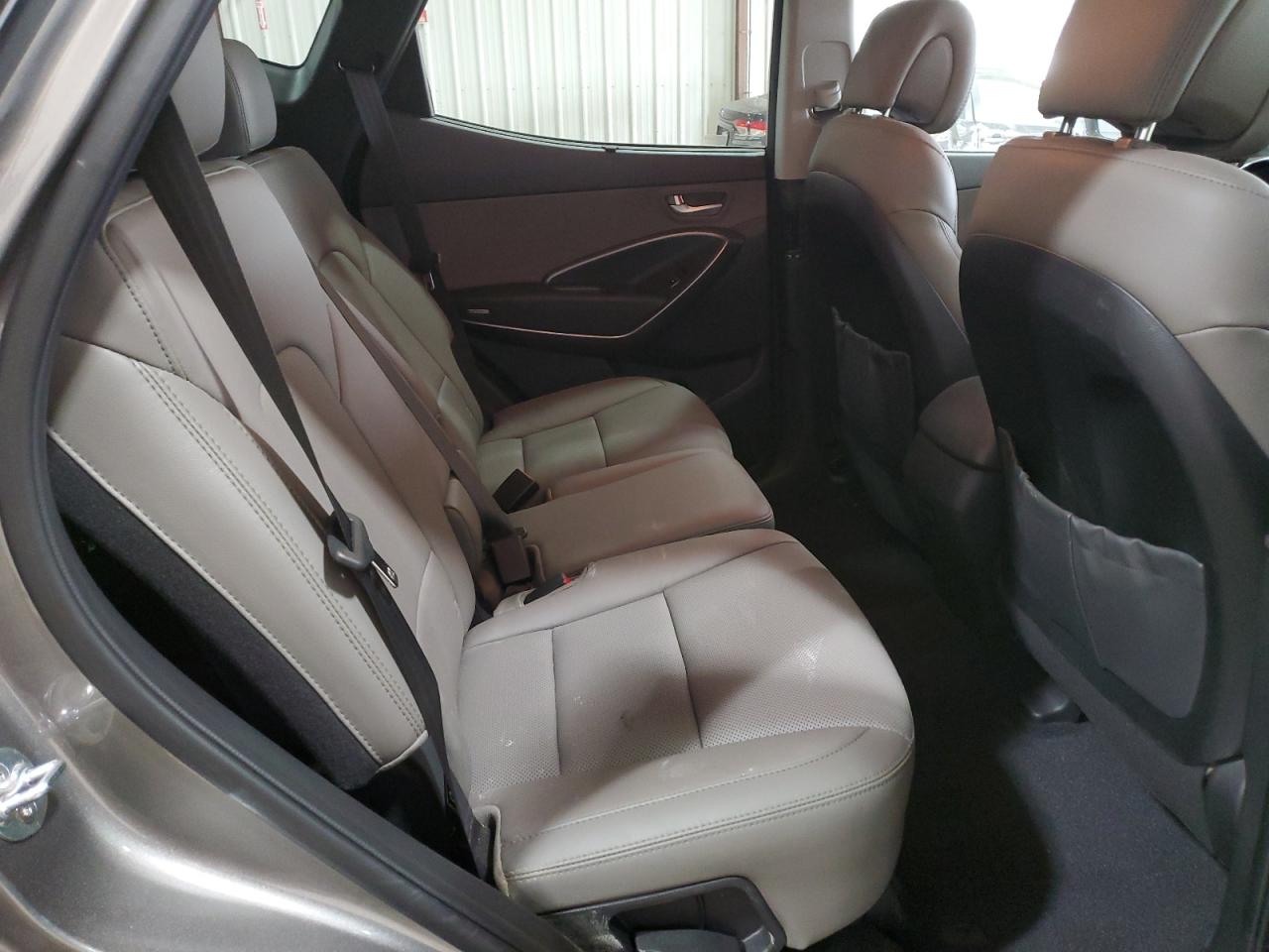 2017 Hyundai Santa Fe - Image 11