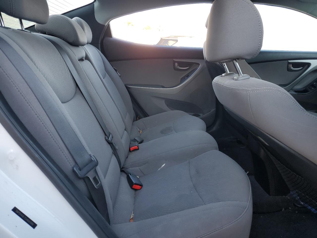 2016 Hyundai Elantra - Image 10
