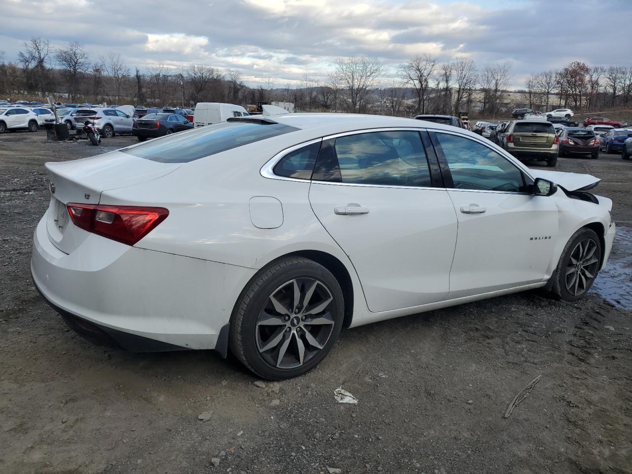 VIN 1G1ZD5ST8JF292262 2018 CHEVROLET MALIBU no.3