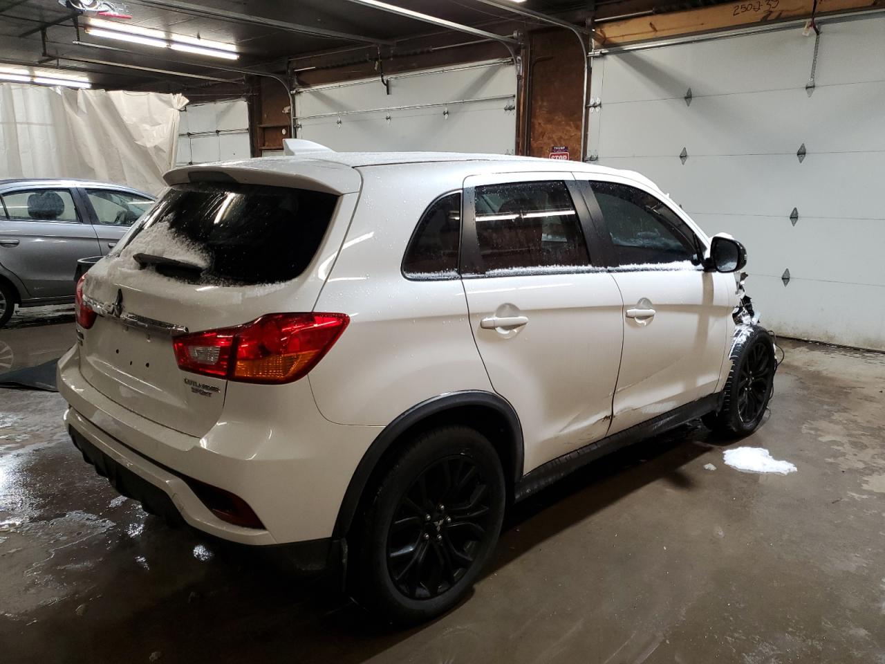 2019 Mitsubishi Outlander - Image 3