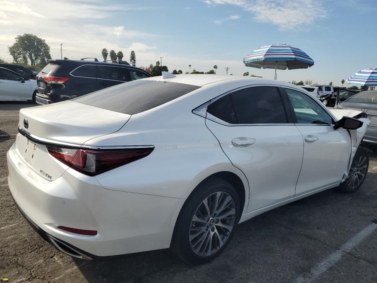 2020 Lexus ES - Image 3