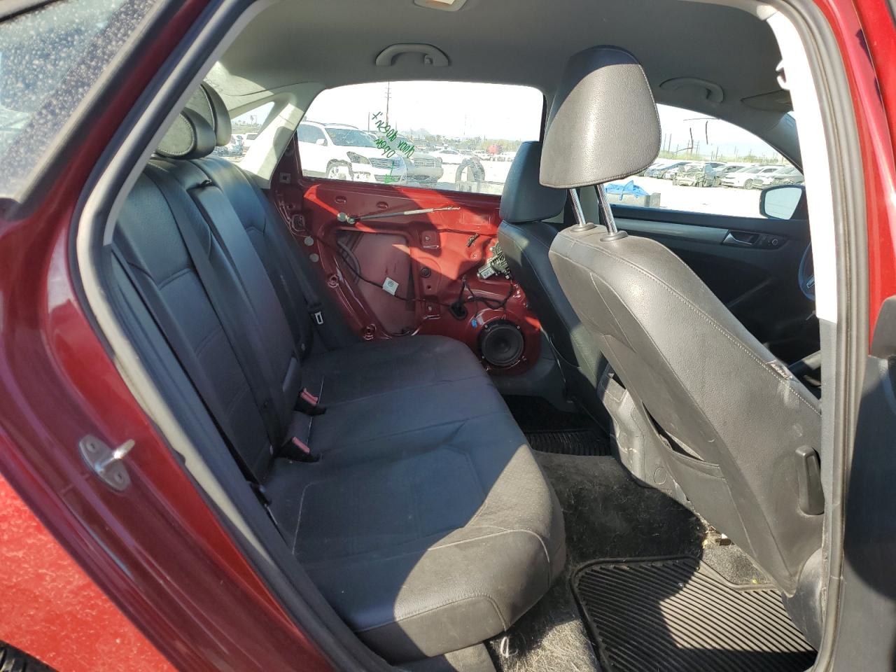 2015 Volkswagen Passat - Image 10