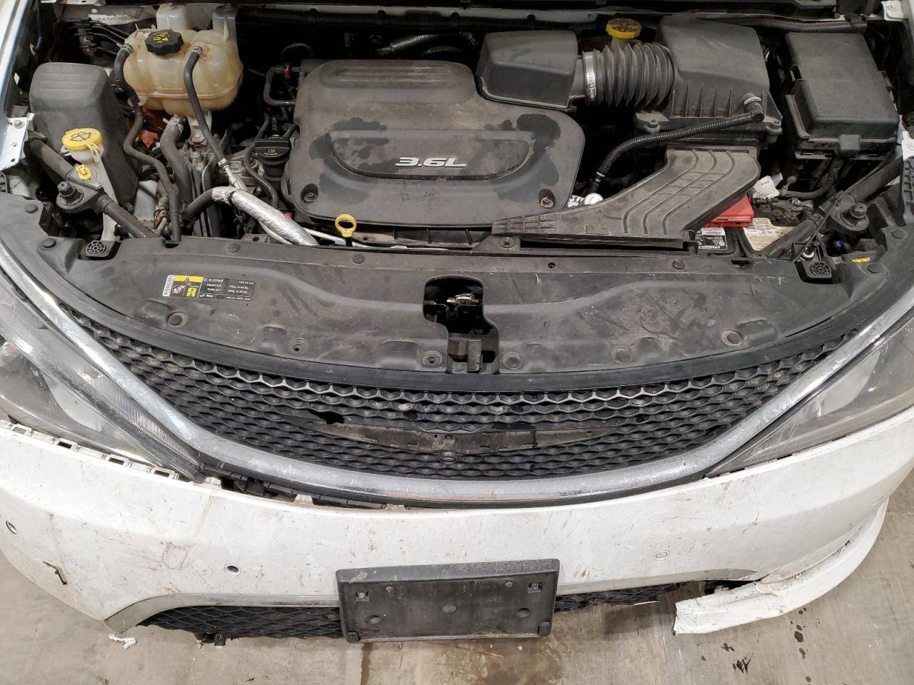 2017 Chrysler Pacifica - Image 12
