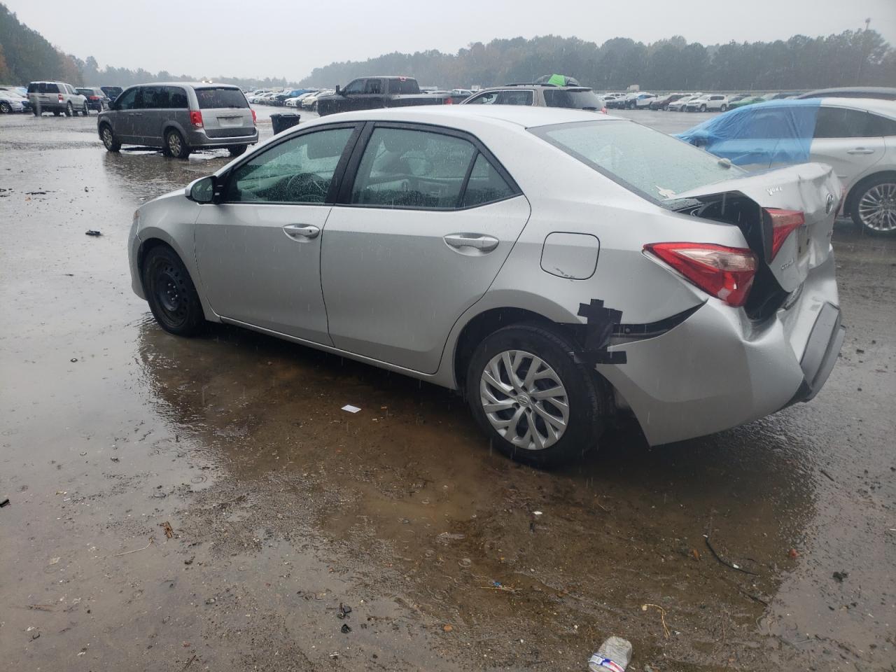 VIN 5YFBURHE5KP915338 2019 TOYOTA COROLLA no.2