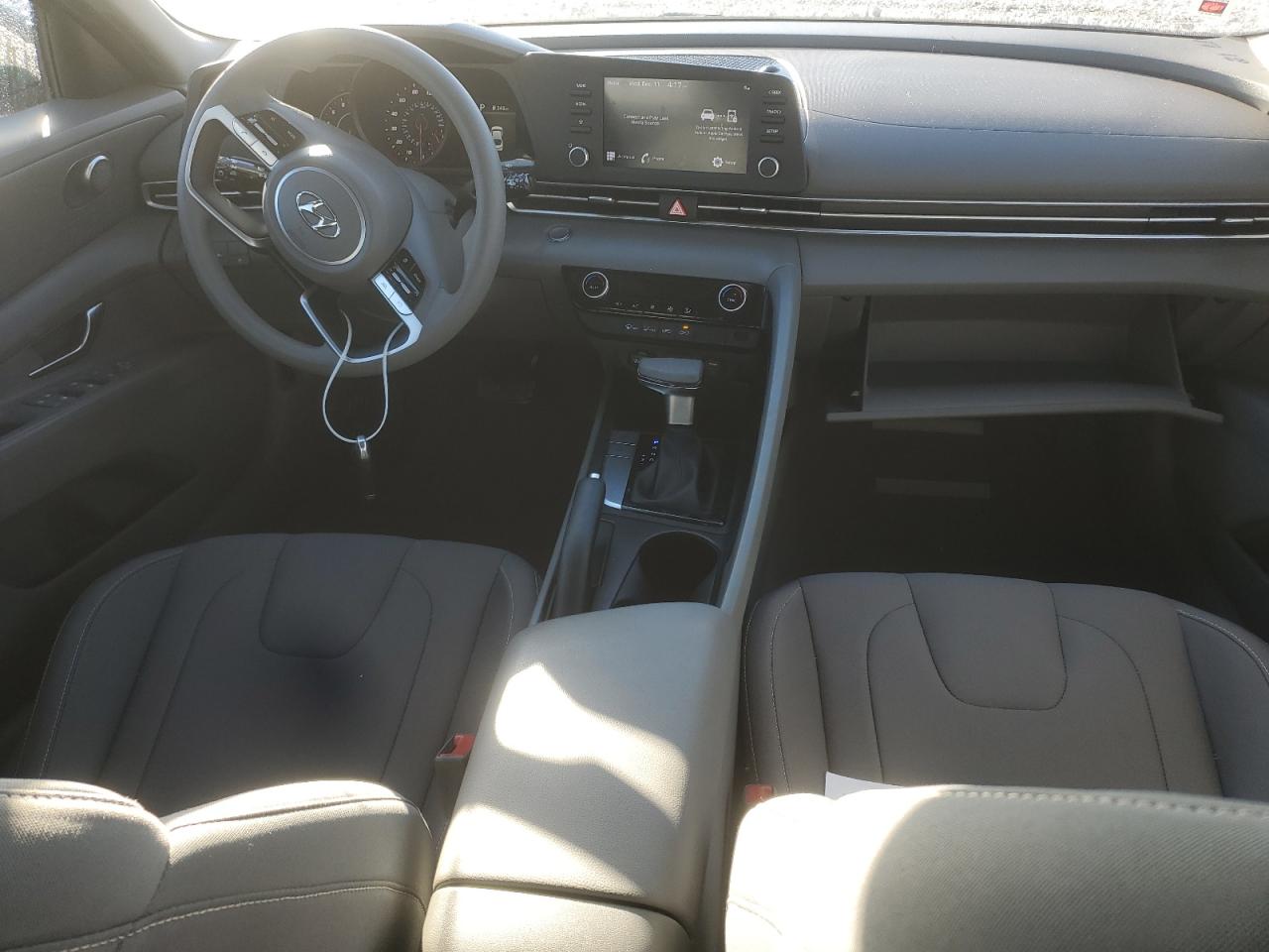 2022 Hyundai Elantra - Image 8