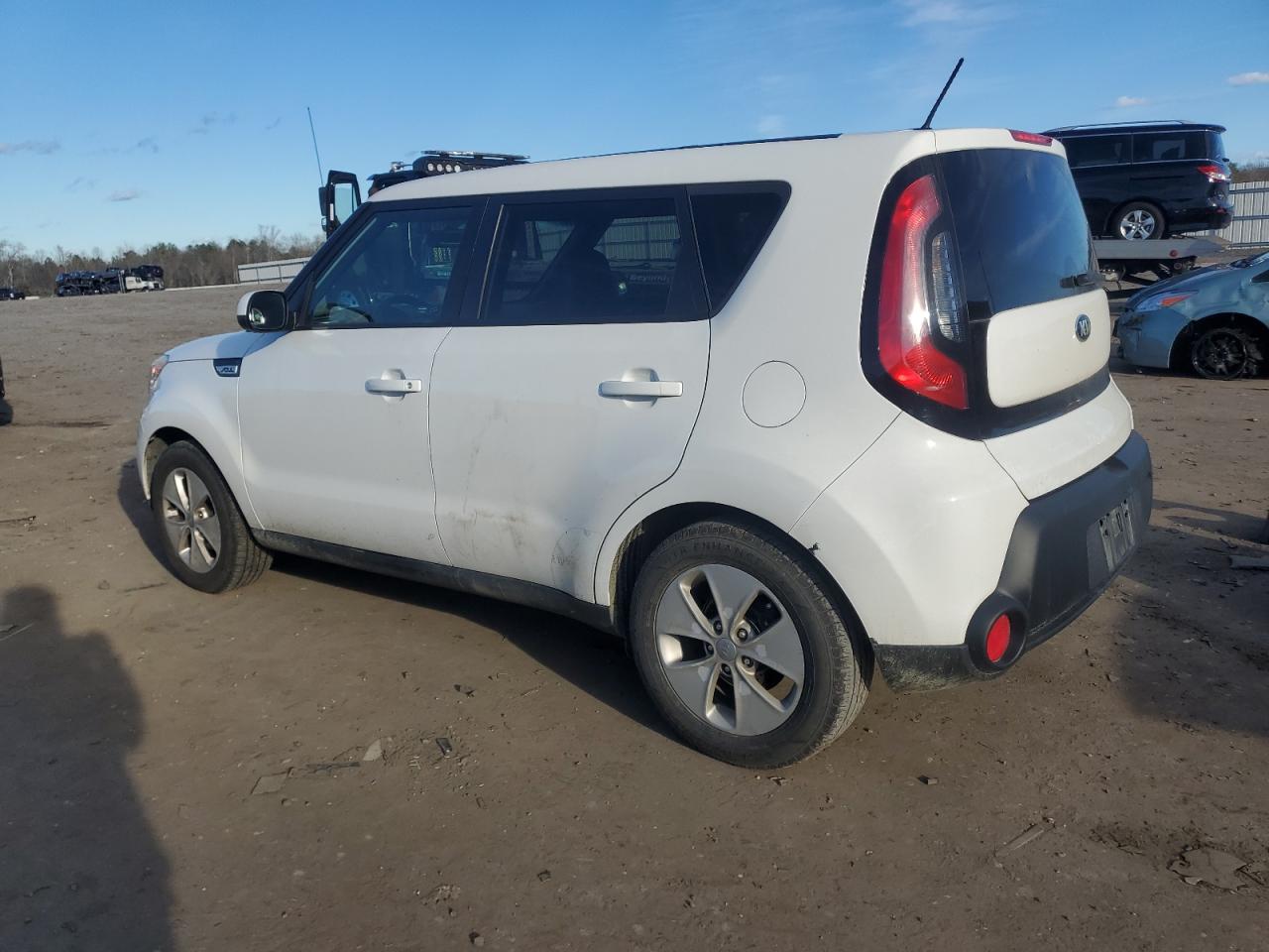 VIN KNDJN2A22F7153139 2015 KIA SOUL no.2