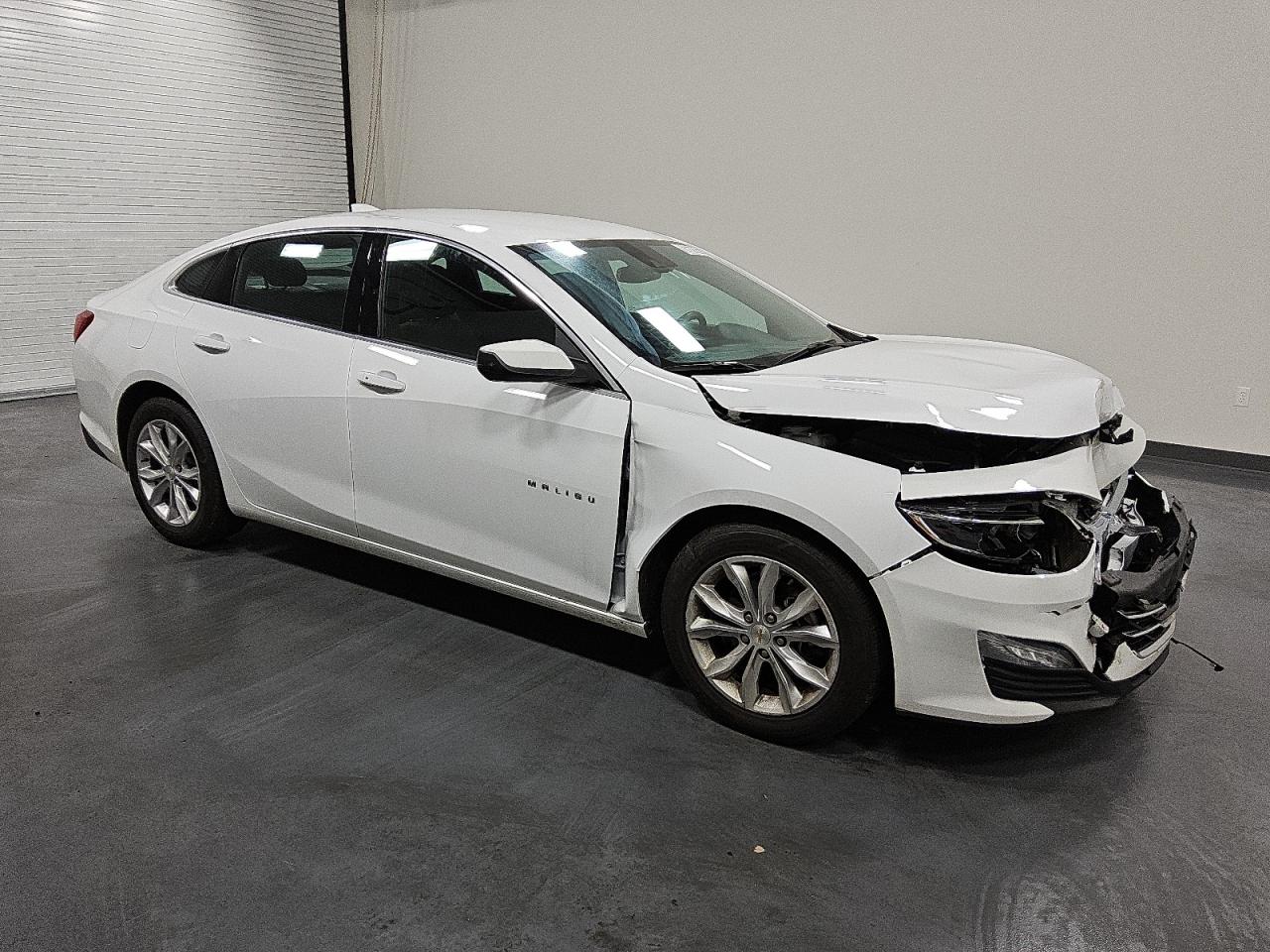 2023 Chevrolet Malibu - Image 4