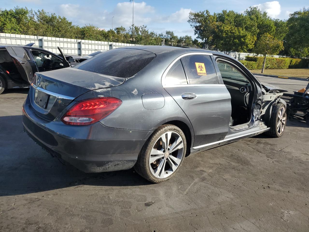 VIN 55SWF4JB7FU075173 2015 MERCEDES-BENZ C-CLASS no.3