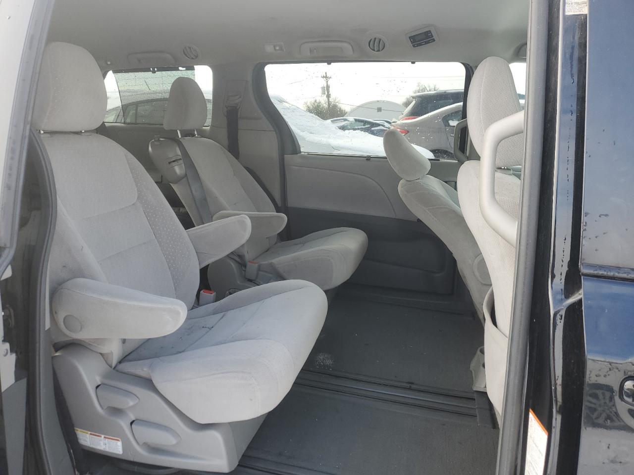2016 Toyota Sienna - Image 11