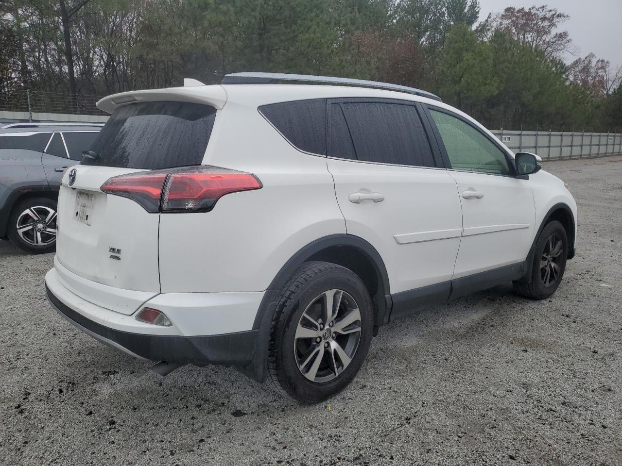 2018 Toyota RAV 4 - Image 3