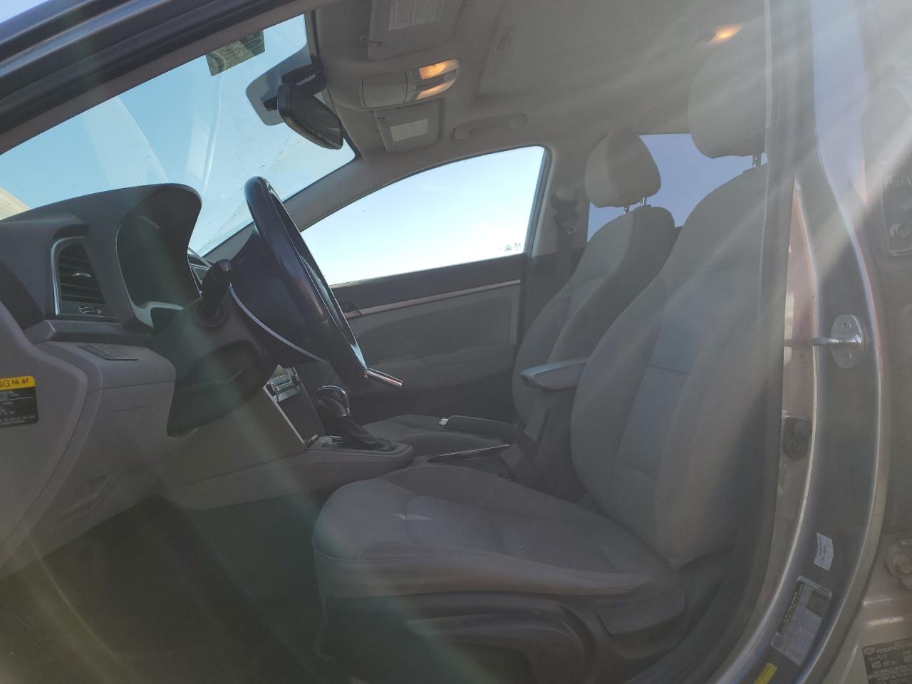 2018 Hyundai Elantra - Image 7