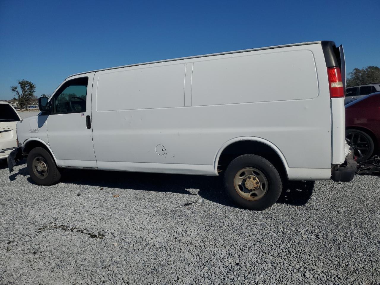 2008 Chevrolet Express - Image 2