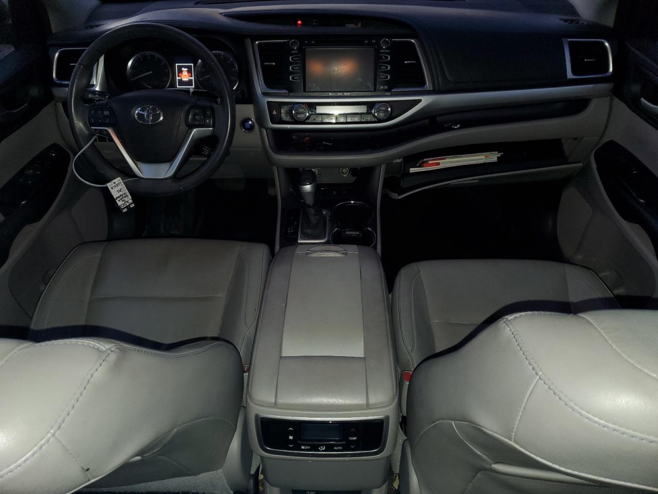 2016 Toyota Highlander - Image 8